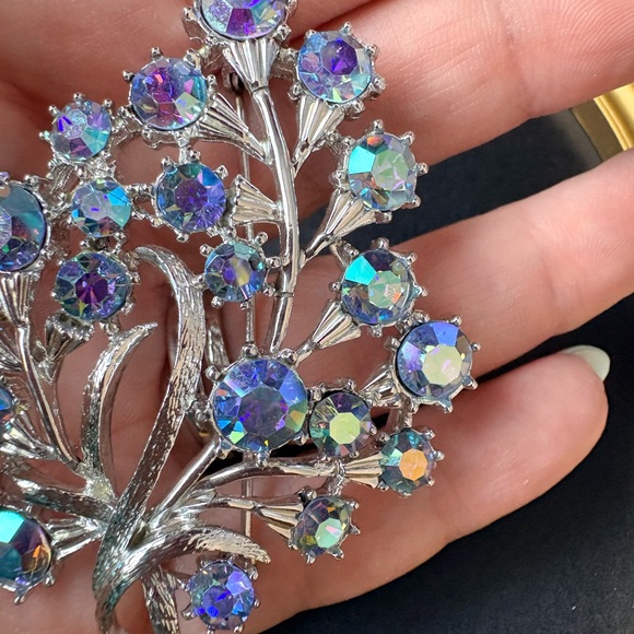 Vintage Coro Aurora Borealis rhinestone necklace and brooch set - Picture 4 of 13